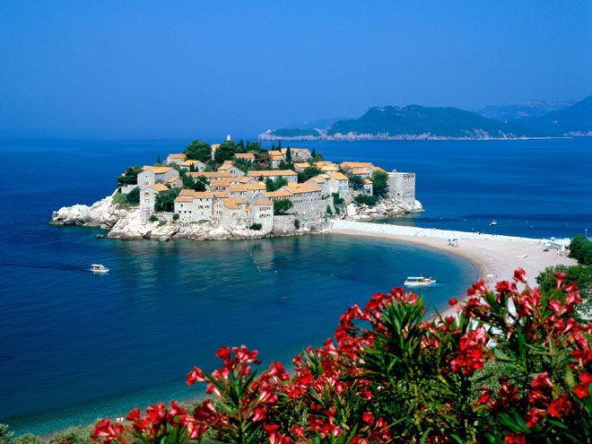 Ξεκουραστείτε στο Μαυροβούνιο το φθινόπωρο: τρία κύρια "για"