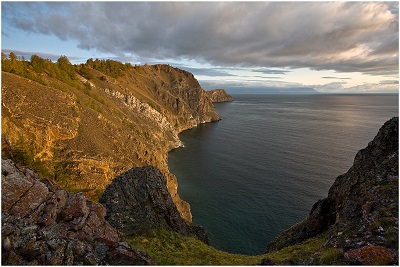 Ξεκουραστείτε στη λίμνη Baikal το φθινόπωρο: στα άγνωστα βάθη
